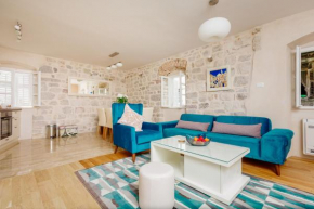  Old Town Museum Square Apartment  Котор
